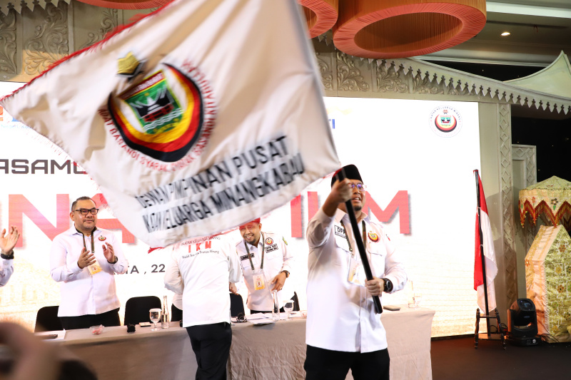 Wakil Ketua Komisi VI DPR Andre Rosiade terpilih menjadi Ketua Umum DPP Ikatan Keluarga Minang (Ashar/SinPo.id)