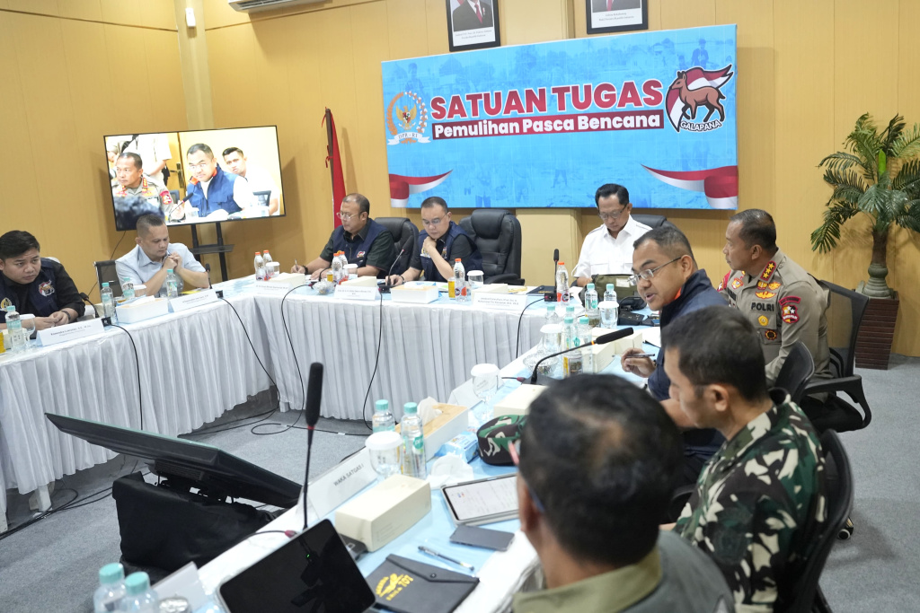 Satgas Galapana DPR memberikan hasil laporan hasil pemulihan bencana yang terjadi di Aceh, Sumatera Barat dan Sumatera Utara (Ashar/Foto:Yoga/SinPo.id)