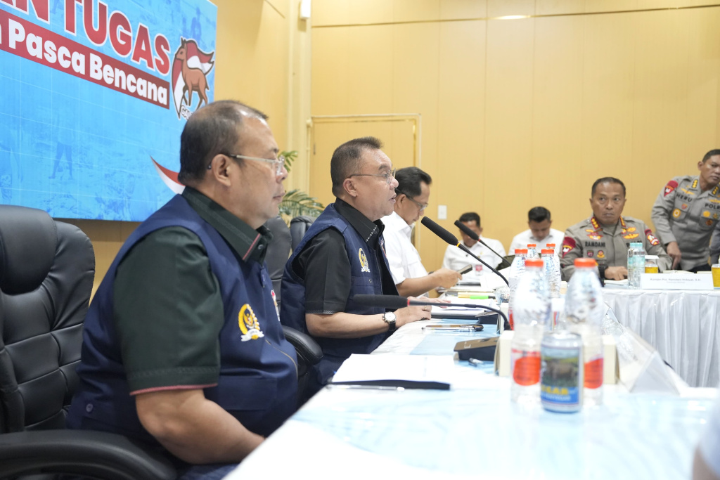 Satgas Galapana DPR memberikan hasil laporan hasil pemulihan bencana yang terjadi di Aceh, Sumatera Barat dan Sumatera Utara (Ashar/Foto:Yoga/SinPo.id)