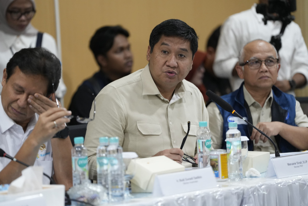 Satgas Galapana DPR memberikan hasil laporan hasil pemulihan bencana yang terjadi di Aceh, Sumatera Barat dan Sumatera Utara (Ashar/Foto:Yoga/SinPo.id)