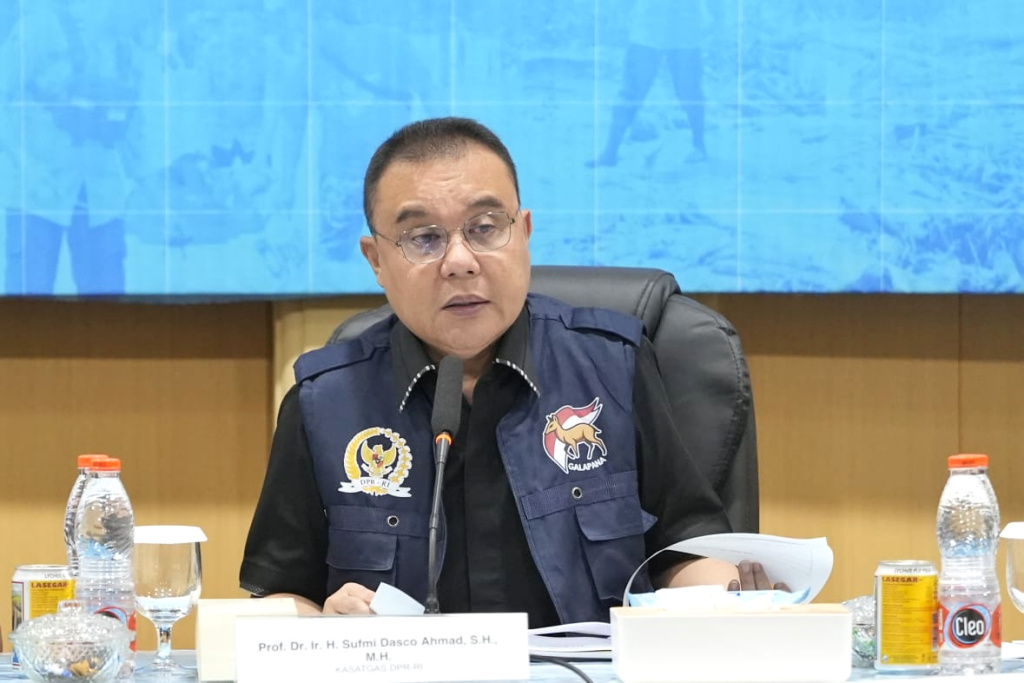 Satgas Galapana DPR memberikan hasil laporan hasil pemulihan bencana yang terjadi di Aceh, Sumatera Barat dan Sumatera Utara (Ashar/Foto:Yoga/SinPo.id)