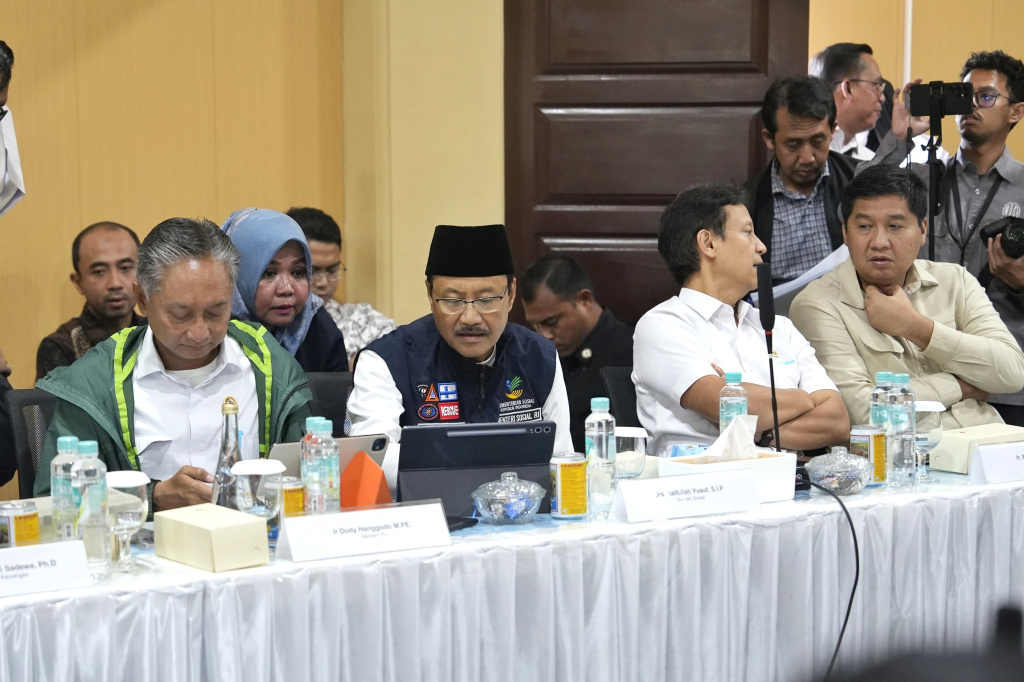 Satgas Galapana DPR memberikan hasil laporan hasil pemulihan bencana yang terjadi di Aceh, Sumatera Barat dan Sumatera Utara (Ashar/Foto:Yoga/SinPo.id)