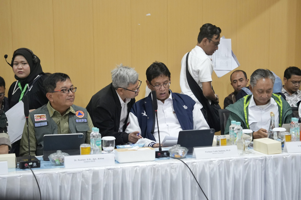 Satgas Galapana DPR memberikan hasil laporan hasil pemulihan bencana yang terjadi di Aceh, Sumatera Barat dan Sumatera Utara (Ashar/Foto:Yoga/SinPo.id)