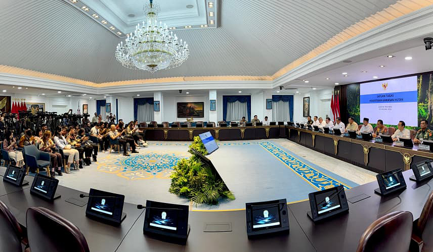 Konferensi pers satgas PKH. (Agus Priatna/SinPo.id/BPMI Setpres)