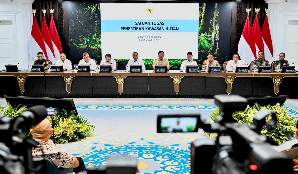 Konferensi pers satgas PKH. (Agus Priatna/SinPo.id/BPMI Setpres)