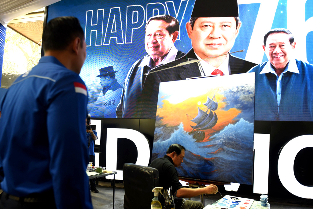 Ketua Umum Partai Demokrat Agus Harimurti Yudhoyono dan Majelis Tinggi Demokrat Susilo Bambang Yudhoyono merayakn HUT Demokrat di Kantor DPP Demokrat (Ashar/SinPo.id)