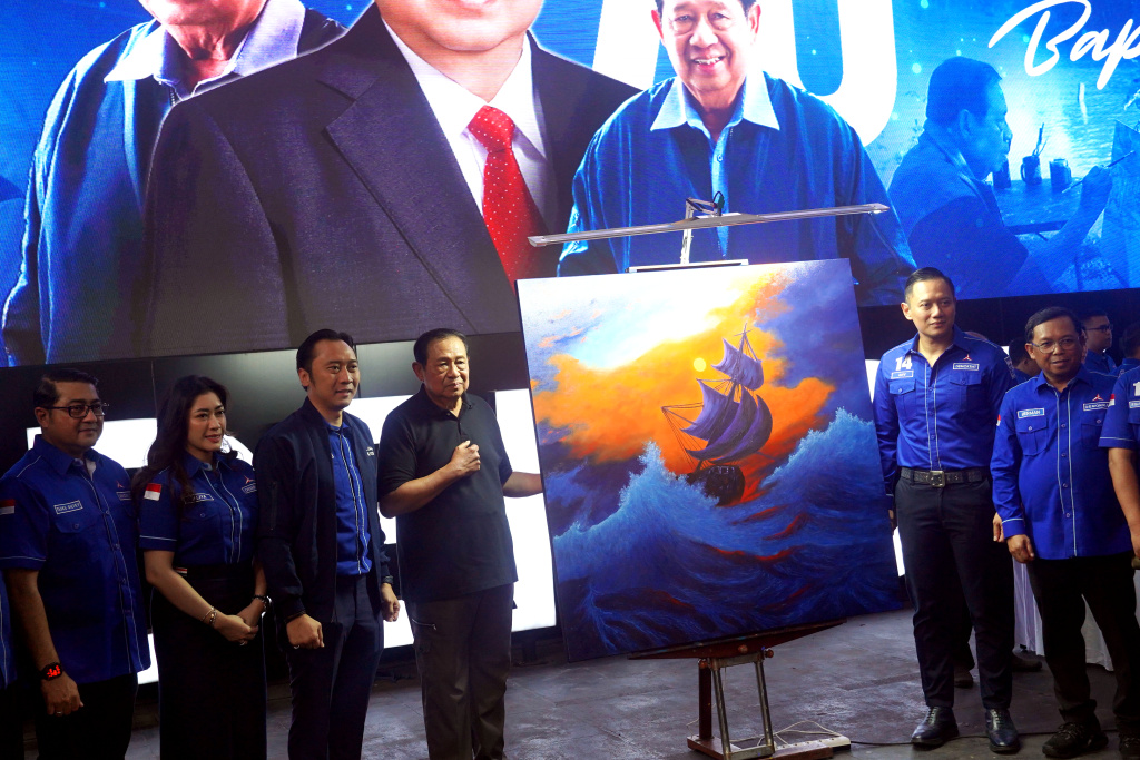 Ketua Umum Partai Demokrat Agus Harimurti Yudhoyono dan Majelis Tinggi Demokrat Susilo Bambang Yudhoyono merayakn HUT Demokrat di Kantor DPP Demokrat (Ashar/SinPo.id)