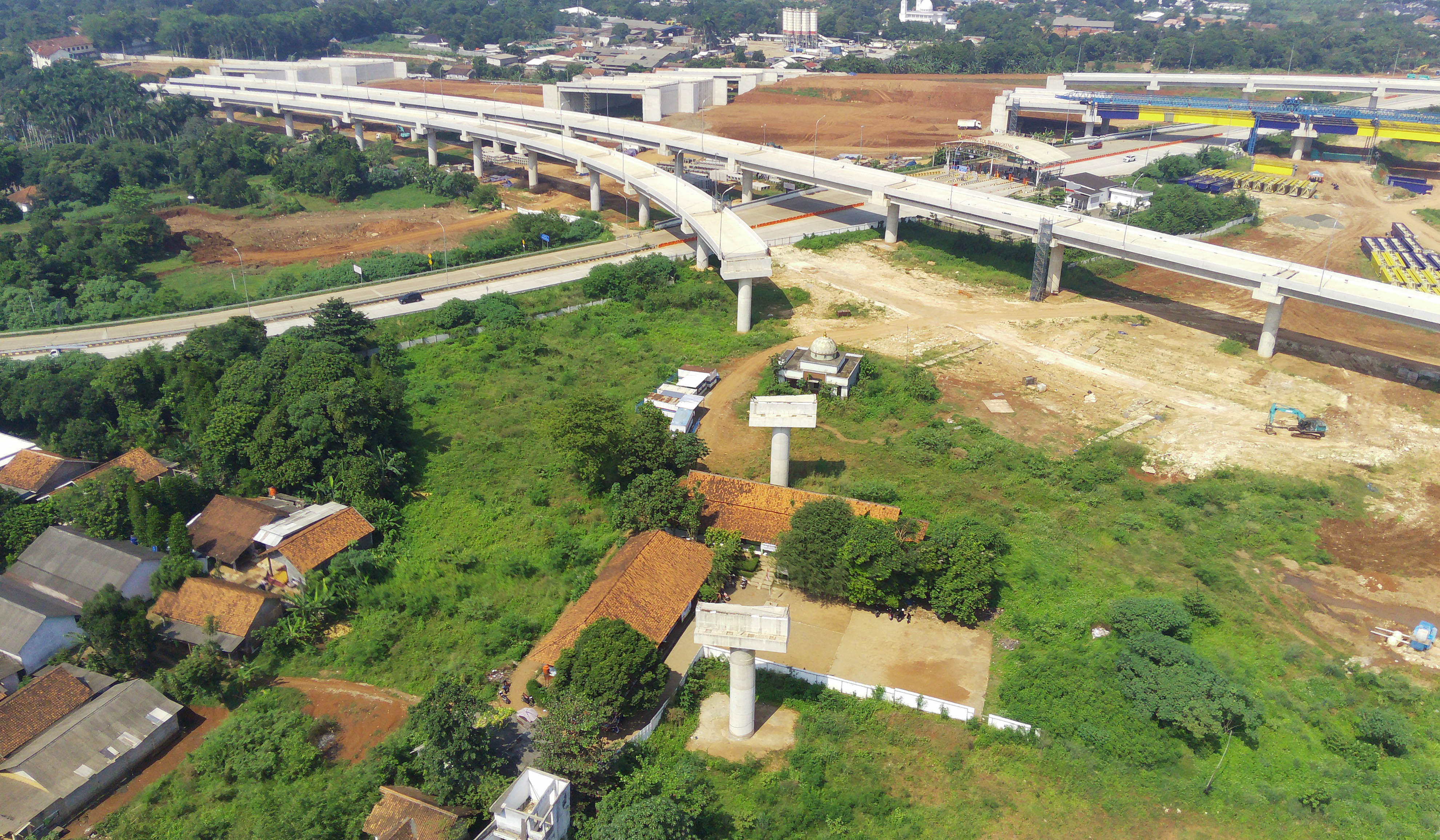 Suasana SDN Burangkeng 04 di Tengah proyek Tol. (Agus Priatna/SinPo)