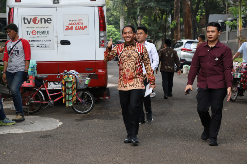 Sejumlah tokoh mendatangi kediaman Presiden terpilih Prabowo Subianto di Kertanegara (Ashar/SinPo.id)