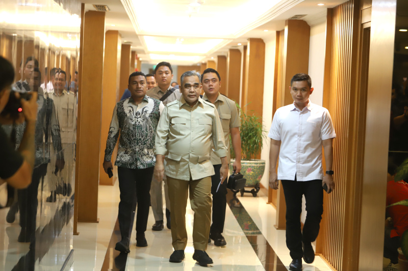 Wakil Ketua MPR RI dan juga Sekjen Gerindra Ahmad Muzani mengumumkan lima bacagub, Jawa Tengah, Kalimantan Tengah, NTT, Maluku, Aceh (Ashar/SinPo.id)