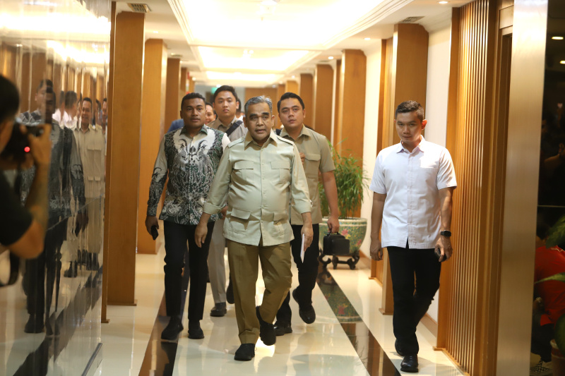 Wakil Ketua MPR RI dan juga Sekjen Gerindra Ahmad Muzani mengumumkan lima bacagub, Jawa Tengah, Kalimantan Tengah, NTT, Maluku, Aceh (Ashar/SinPo.id)