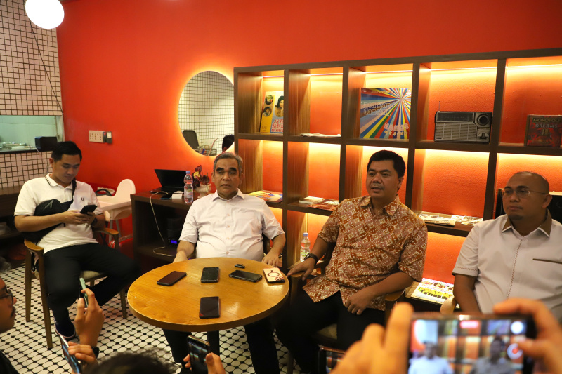 Sekjen Gerindra Ahmad Muzani gelar buka puasa bersama dengan Koordinatoriat Wartawan Parlemen di Kemang (Ashar/SinPo.id)