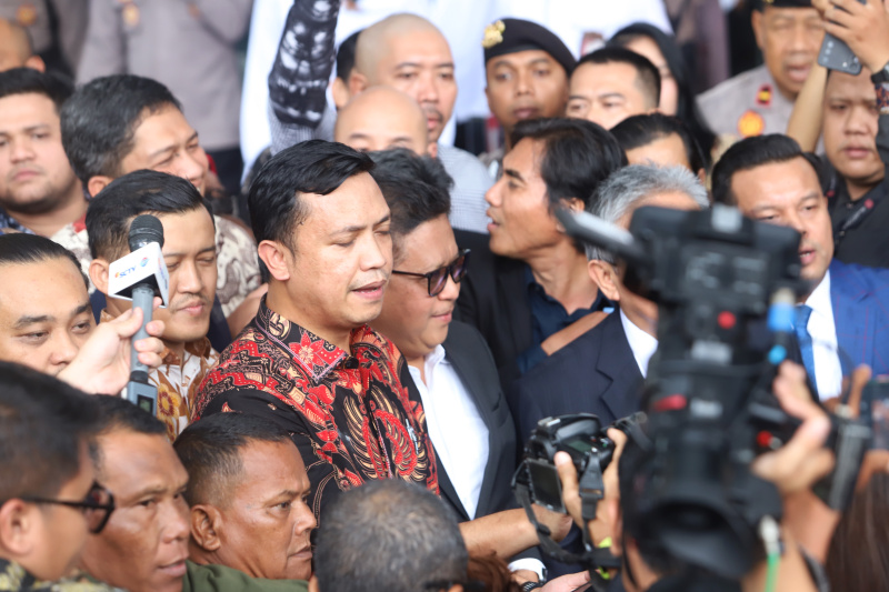 Sekjen PDIP Hasto Kristiyanto usai diperiksa KPK selama 3,5 jam terkait kasus dugaan suap Harun Masiku (Ashar/SinPo.id)