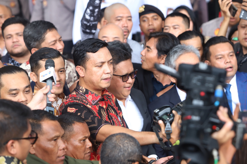 Sekjen PDIP Hasto Kristiyanto usai diperiksa KPK selama 3,5 jam terkait kasus dugaan suap Harun Masiku (Ashar/SinPo.id)