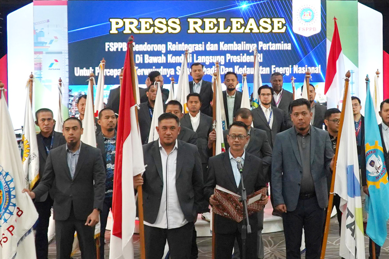 FSPPB menyeruhkan agar Pertamina kembali menjadi perusahaan negara yang terintegrasi dari hulu hingga hilir dan berada langsung di bawah kendali Presiden RI (Ashar/SinPo.id)