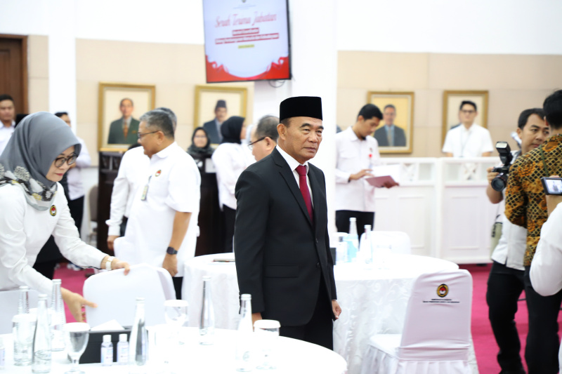 Kemenko PMK gelar sertijab dari Menko PMK Muhadjir Effendy periode 2019-2024  kepada Menko PMK yang baru dilantik Pratikno periode 2024-2029 (Ashar/SinPo.id)