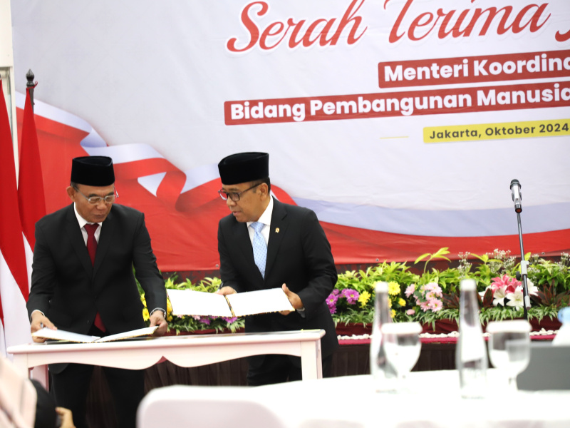 Kemenko PMK gelar sertijab dari Menko PMK Muhadjir Effendy periode 2019-2024  kepada Menko PMK yang baru dilantik Pratikno periode 2024-2029 (Ashar/SinPo.id)