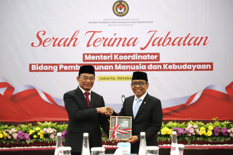 Kemenko PMK gelar sertijab dari Menko PMK Muhadjir Effendy periode 2019-2024  kepada Menko PMK yang baru dilantik Pratikno periode 2024-2029 (Ashar/SinPo.id)