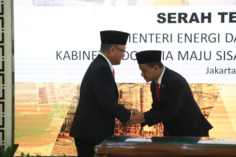 Sertijab Menteri ESDM dari Arifin Tasrif ke Bahlil Lahadalia (Ashar/SinPo.id)