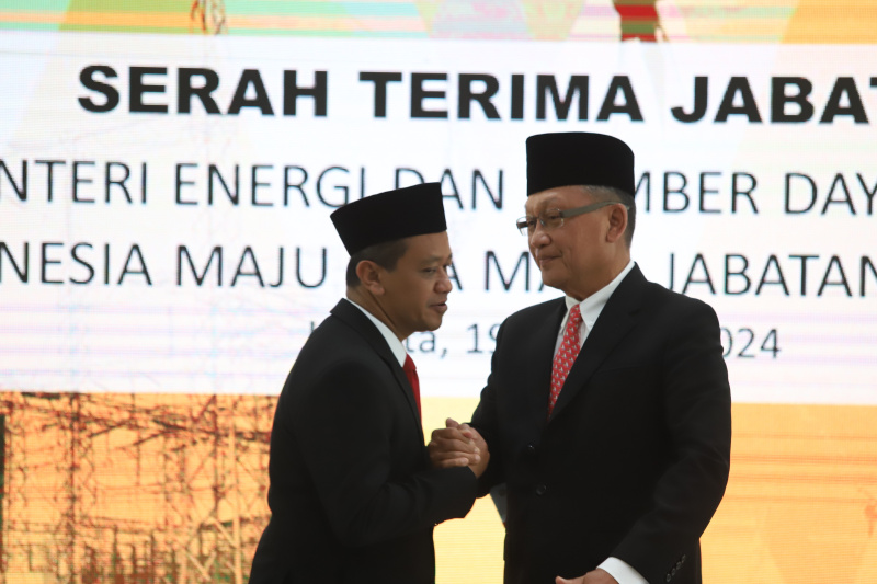 Sertijab Menteri ESDM dari Arifin Tasrif ke Bahlil Lahadalia (Ashar/SinPo.id)