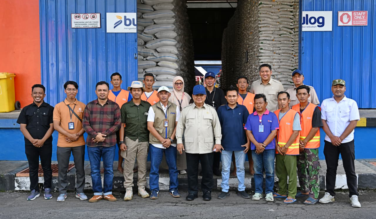 Prabowo sidak ke gedung Bulog Danurejo Magelang. (Agus Priatna/SinPo.id/BPMI Setpres)