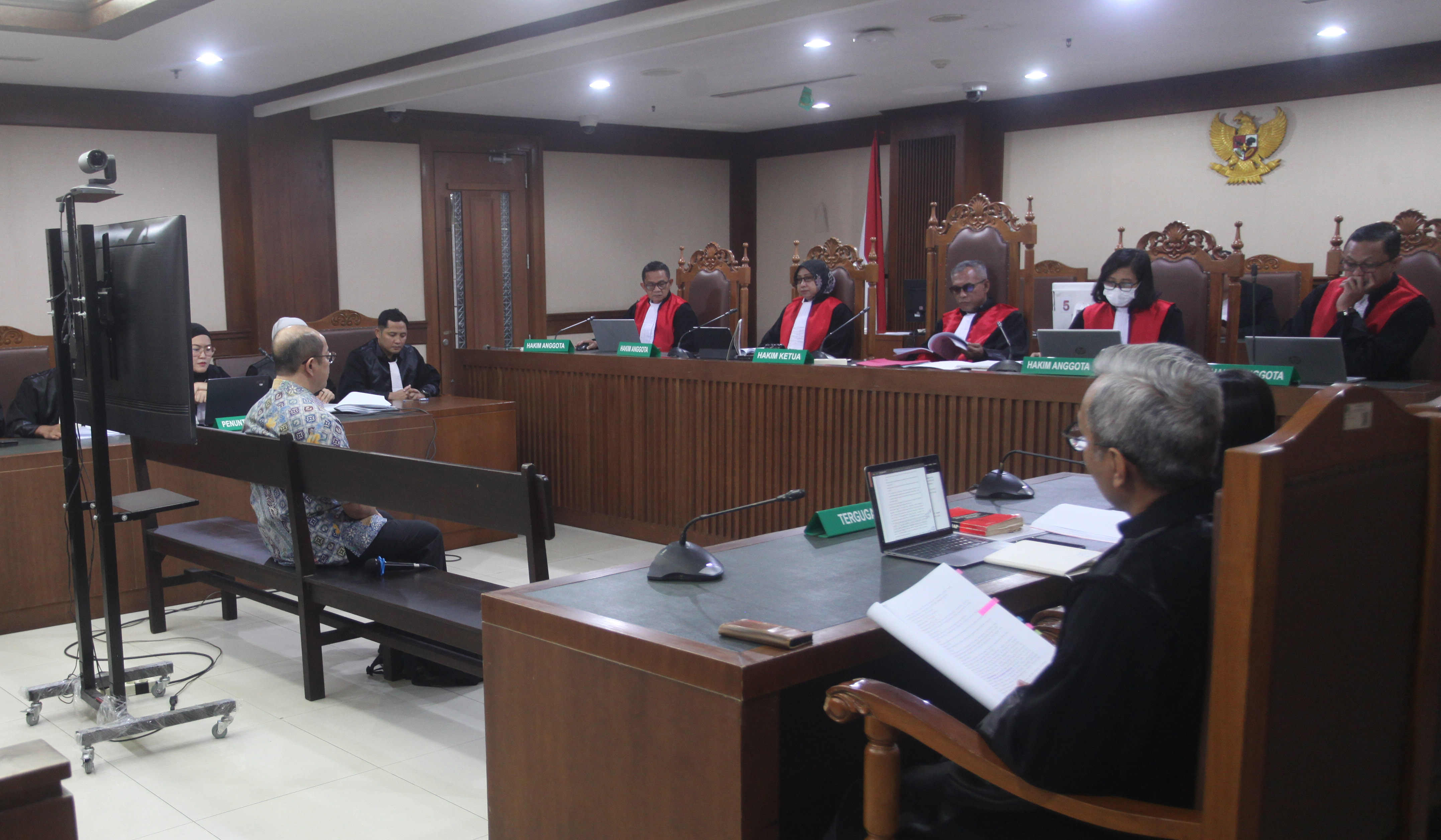 Sidang dakwaan Isa Rachmatarwata. (Agus Priatna/SinPo.id)