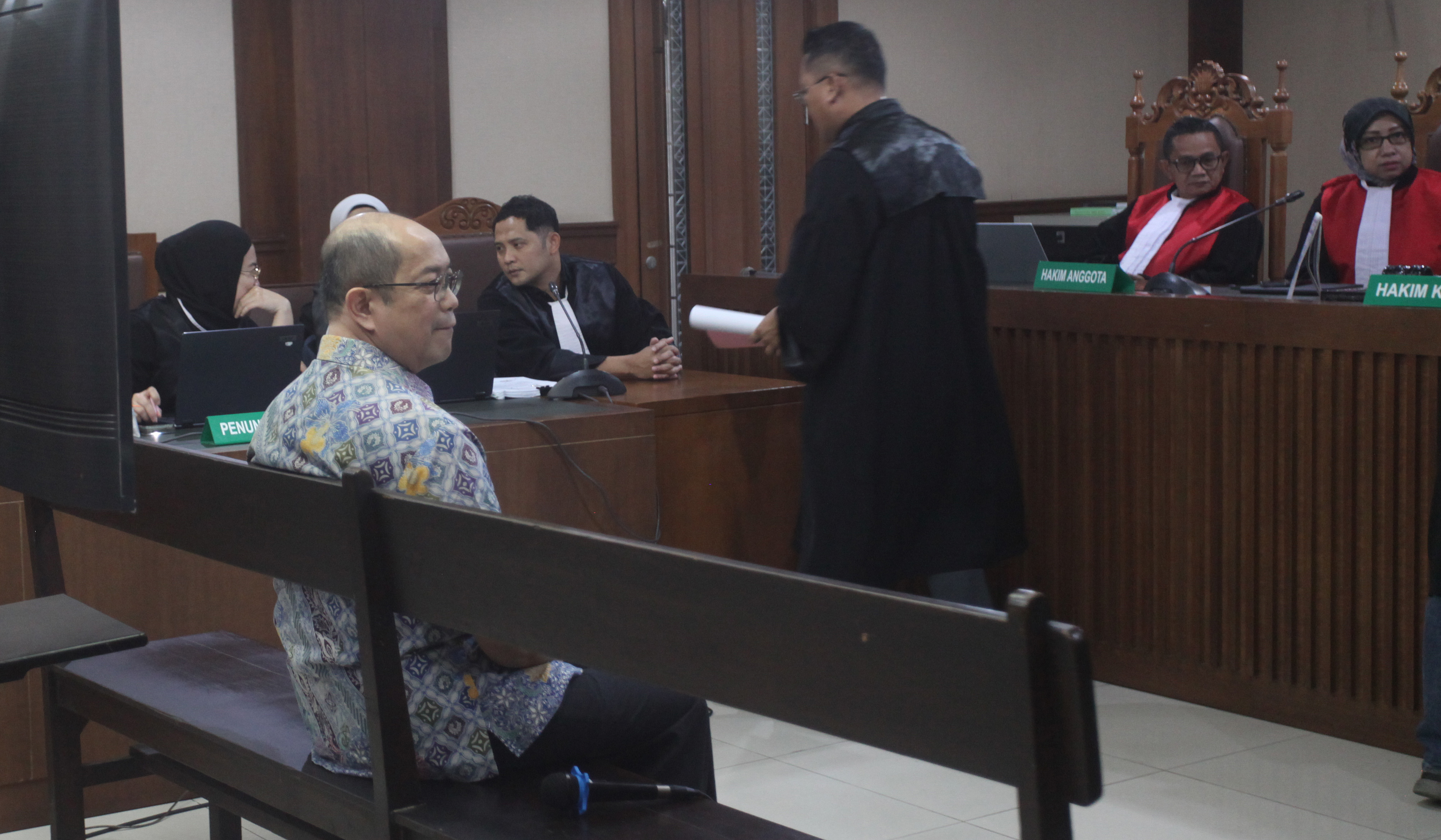 Sidang dakwaan Isa Rachmatarwata. (Agus Priatna/SinPo.id)