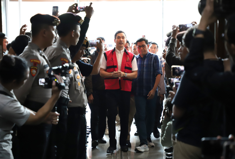 Suami dari artis Sandra Dewi, Terdakwa Harvey Moeis menjalani sidang perdana di PN Tipikor Jakarta Pusat terkait dugaan wilayah Izin Usaha Pertambangan (IUP) di PT Timah Tbk (Ashar/SinPo.id)