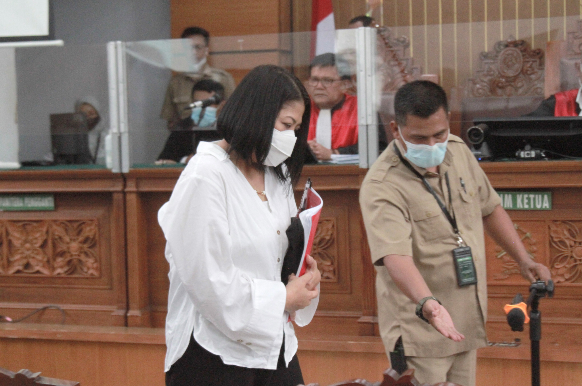 Sidang perdana Putri Chandrawathi di Pengadilan Negeri Jakarta Selatan terkait kasus pembunuhan Brigadir Nofriansyah Yosua Hutabarat (Ashar/SinPo.id)