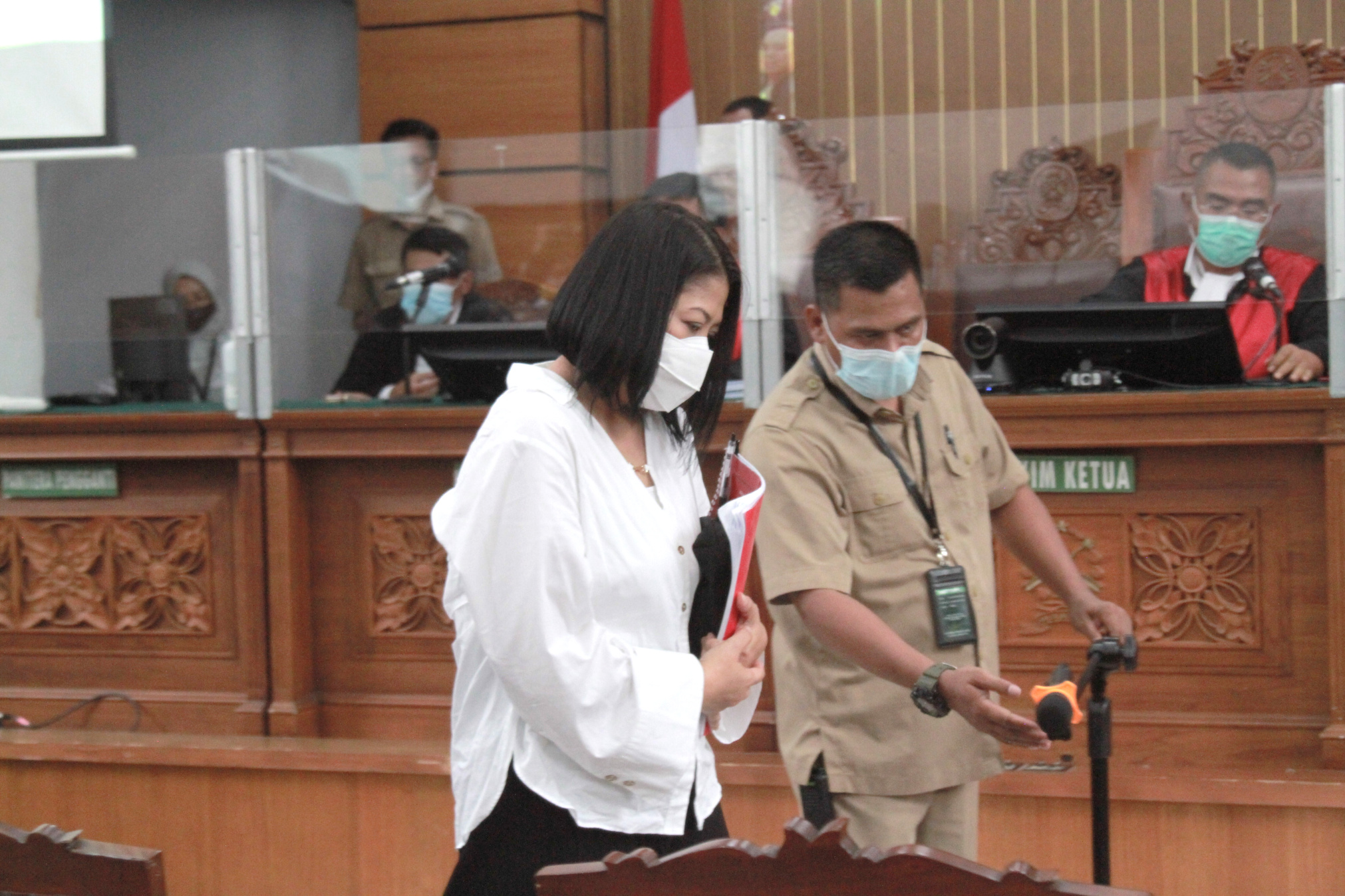 Sidang perdana Putri Chandrawathi di Pengadilan Negeri Jakarta Selatan terkait kasus pembunuhan Brigadir Nofriansyah Yosua Hutabarat (Ashar/SinPo.id)