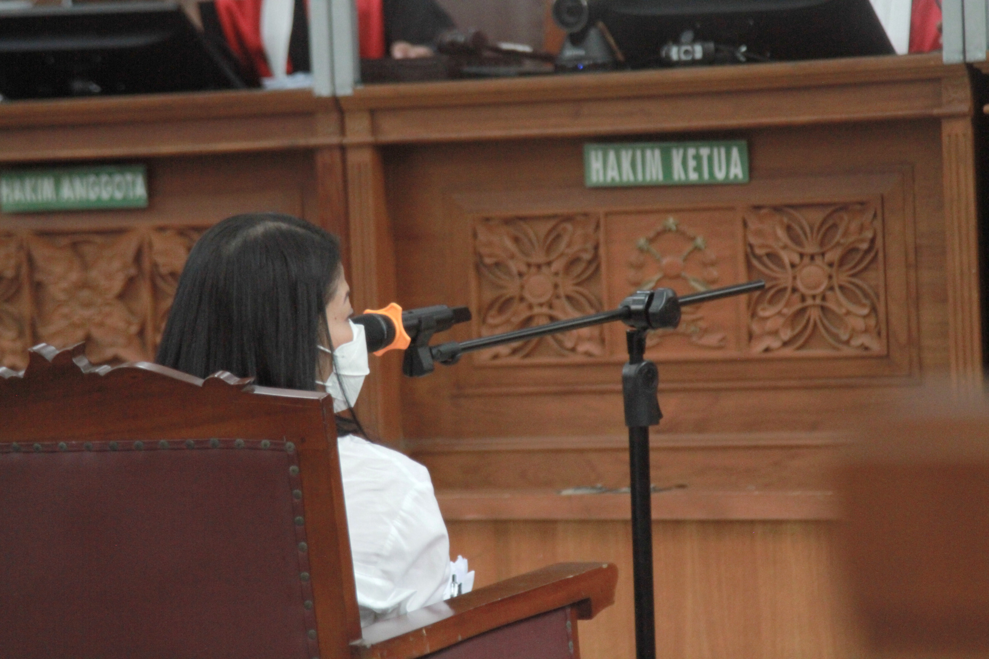 Sidang perdana Putri Chandrawathi di Pengadilan Negeri Jakarta Selatan terkait kasus pembunuhan Brigadir Nofriansyah Yosua Hutabarat (Ashar/SinPo.id)