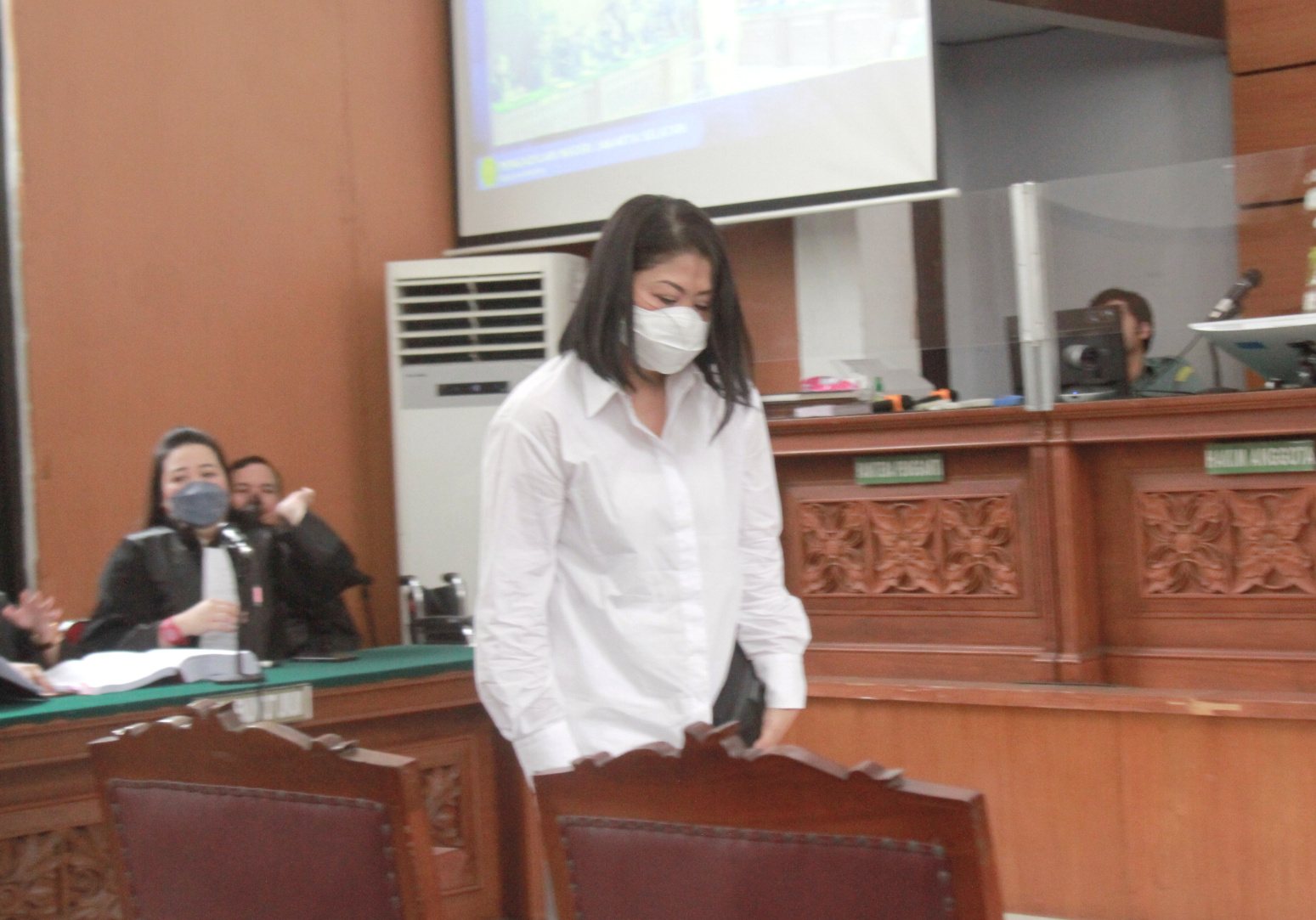 Istri dari mantan Kadiv Propam Ferdy Sambo terdakwa Putri Candrawathi dituntut 8 tahun penjara (Ashar/SinPo.id)