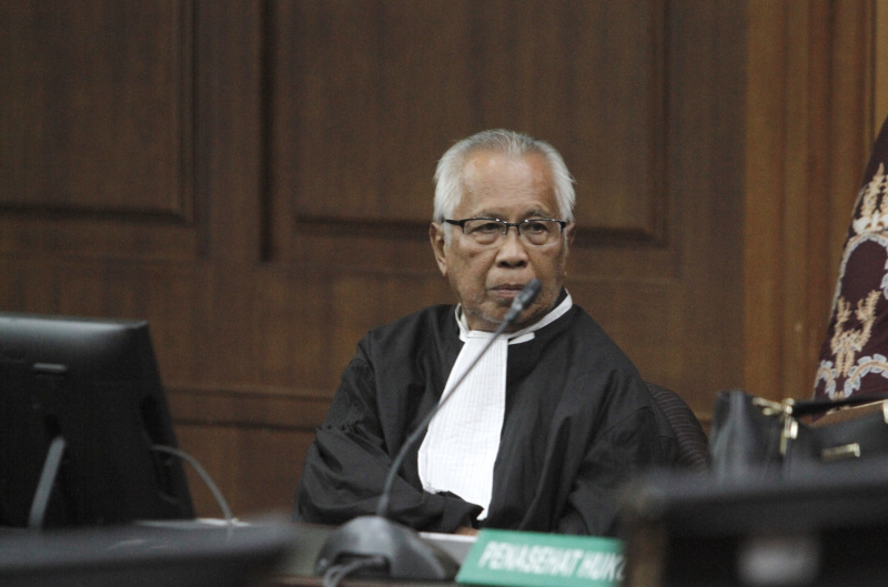 Sidang pembacaan putusan atau vonis terdakwa mantan Gubernur Papua Lukas Enembe ditunda karena terdakwa lagi sakit (Ashar/SinPo.id)