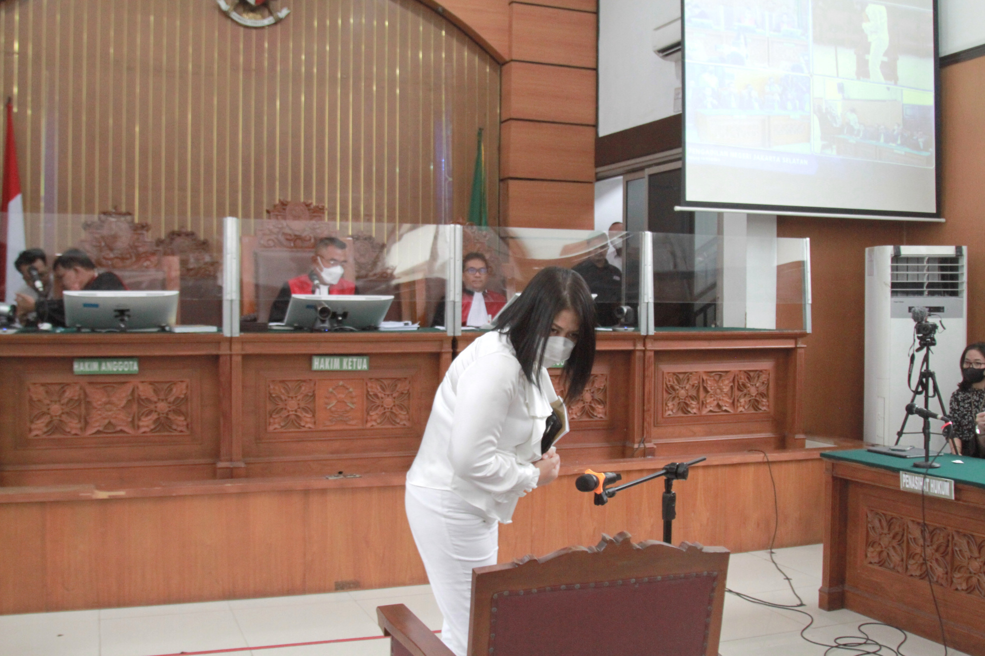 Sidang lanjutan pembacaan putusan sela terdakwa Putri Candrawathi di Pengadilan Negeri Jakarta Selatan (Ashar/SinPo.id)