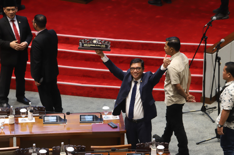 Ketua DPR RI Puan Maharani dalam pidato terakhir sidang paripurna periode 2019-2024 mengucapkan terima kasih untuk anggota dewan yang selama ini bekerja untuk rakyat (Ashar/SinPo.id)