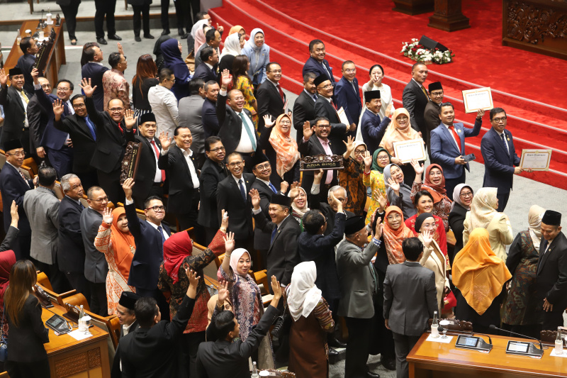 Ketua DPR RI Puan Maharani dalam pidato terakhir sidang paripurna periode 2019-2024 mengucapkan terima kasih untuk anggota dewan yang selama ini bekerja untuk rakyat (Ashar/SinPo.id)