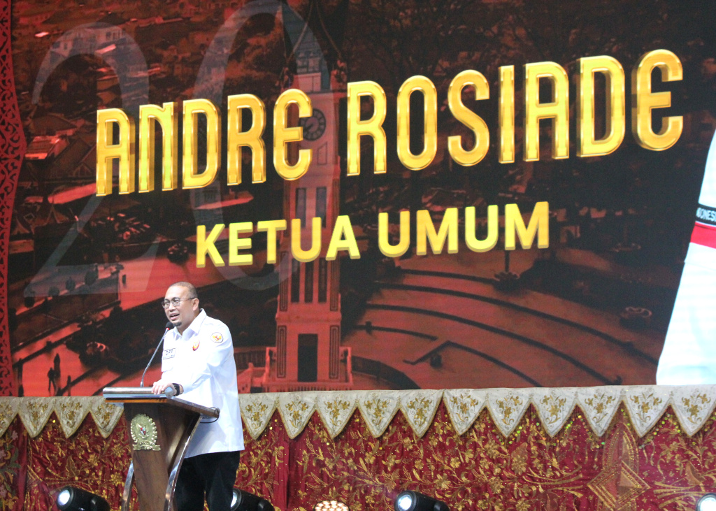 Ketua Umum DPP Ikatan Keluarga Minang Andre Rosiade menghadiri silaturahmi dan pengukuhan IKM di Gedung Nusantara IV (Ashar/SinPo.id)