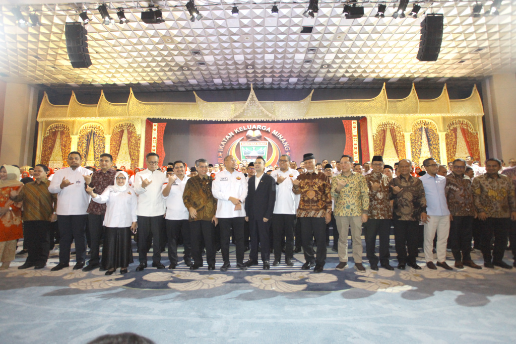 Ketua Umum DPP Ikatan Keluarga Minang Andre Rosiade menghadiri silaturahmi dan pengukuhan IKM di Gedung Nusantara IV (Ashar/SinPo.id)