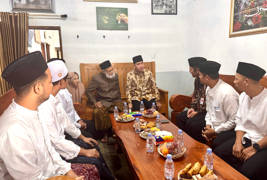 Wapres Gibran Rakabuming berkunjung dan bersilaturahmi di ponpes Annajah Dawar (Ashar/Foto: Setwapres/SinPo.id)
