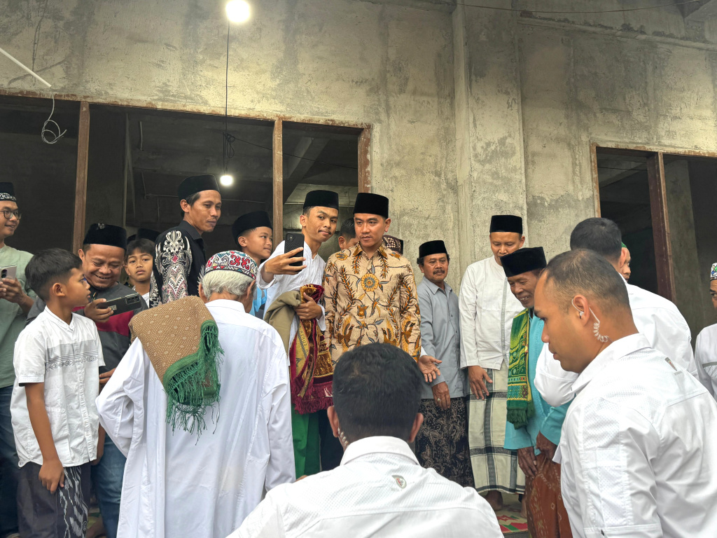 Wapres Gibran Rakabuming berkunjung dan bersilaturahmi di ponpes Annajah Dawar (Ashar/Foto: Setwapres/SinPo.id)