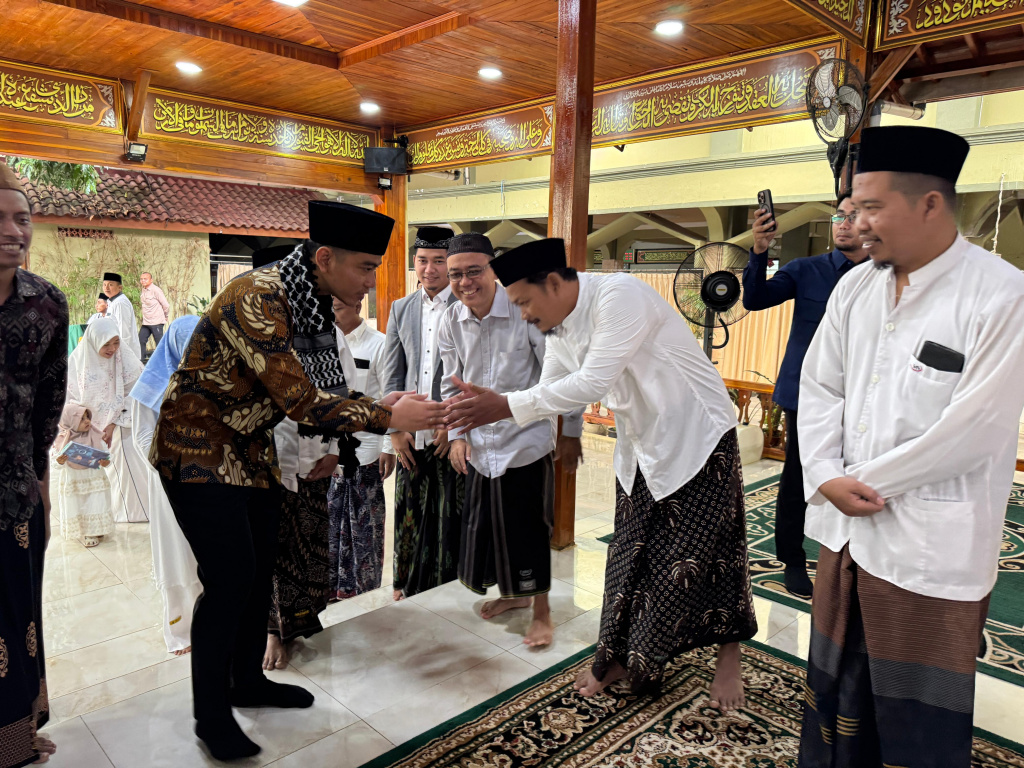 Wapres Gibran Rakabuming Raka mengunjungi dan bersilaturahmi dengan Ponpes Walisongo Sragen (Ashar/foto: Setwapres/SinPo.id)