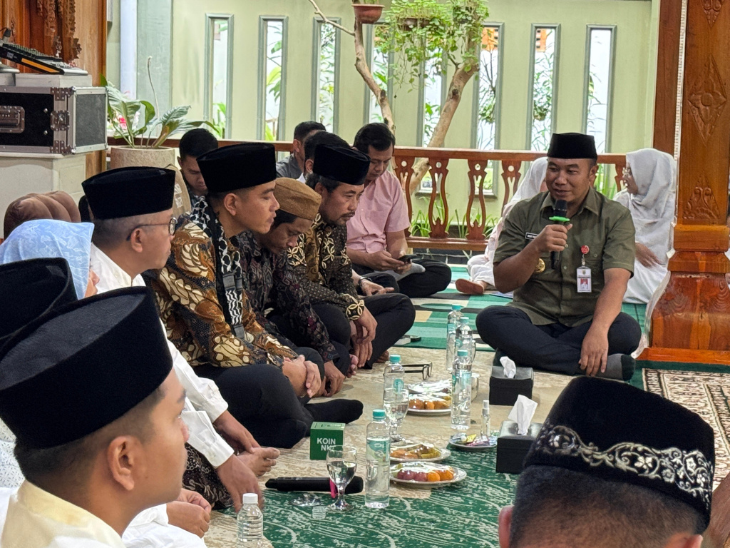 Wapres Gibran Rakabuming Raka mengunjungi dan bersilaturahmi dengan Ponpes Walisongo Sragen (Ashar/foto: Setwapres/SinPo.id)