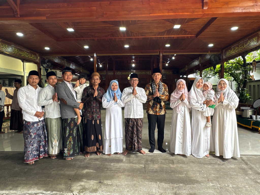 Wapres Gibran Rakabuming Raka mengunjungi dan bersilaturahmi dengan Ponpes Walisongo Sragen (Ashar/foto: Setwapres/SinPo.id)