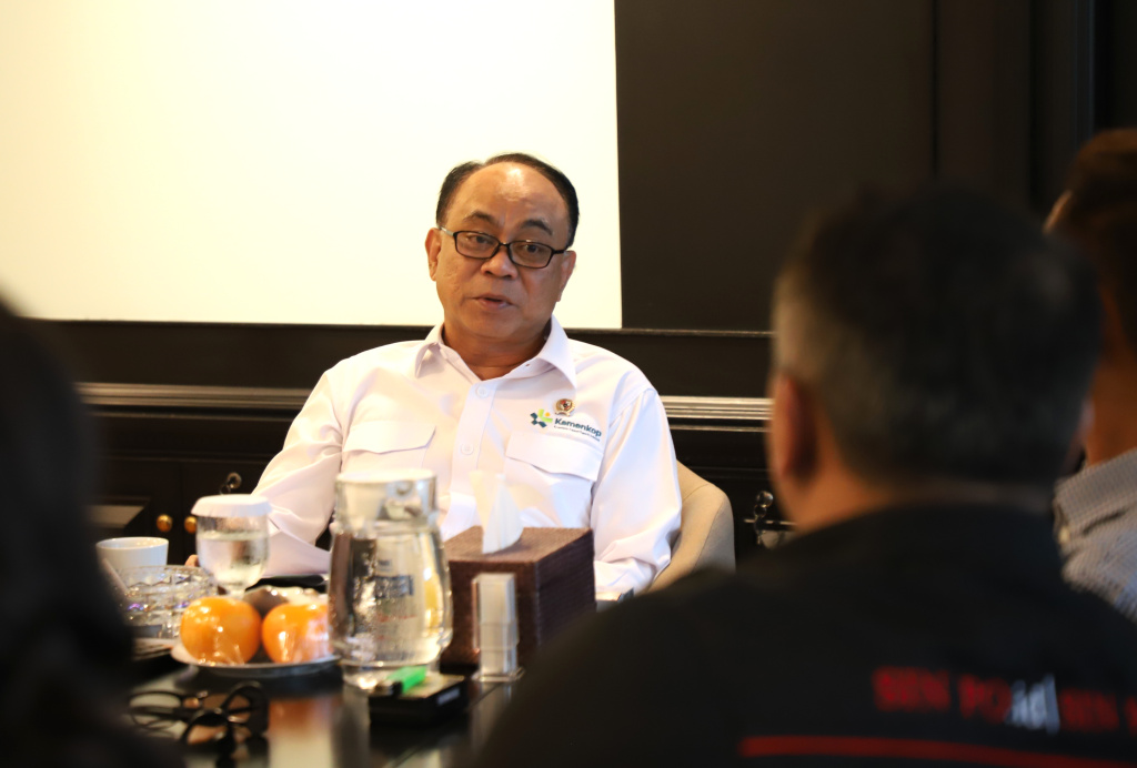 Jajaran Redaksi Sinpo TV melakukan audiensi dengan Menteri Koperasi Budi Arie Setiadi membahas koperasi desa merah putih (Ashar/SinPo.id)