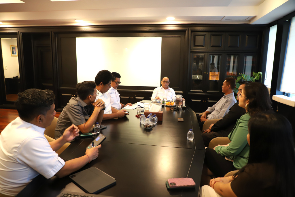 Jajaran Redaksi Sinpo TV melakukan audiensi dengan Menteri Koperasi Budi Arie Setiadi membahas koperasi desa merah putih (Ashar/SinPo.id)