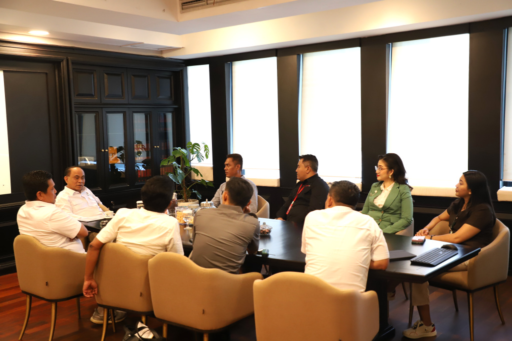 Jajaran Redaksi Sinpo TV melakukan audiensi dengan Menteri Koperasi Budi Arie Setiadi membahas koperasi desa merah putih (Ashar/SinPo.id)