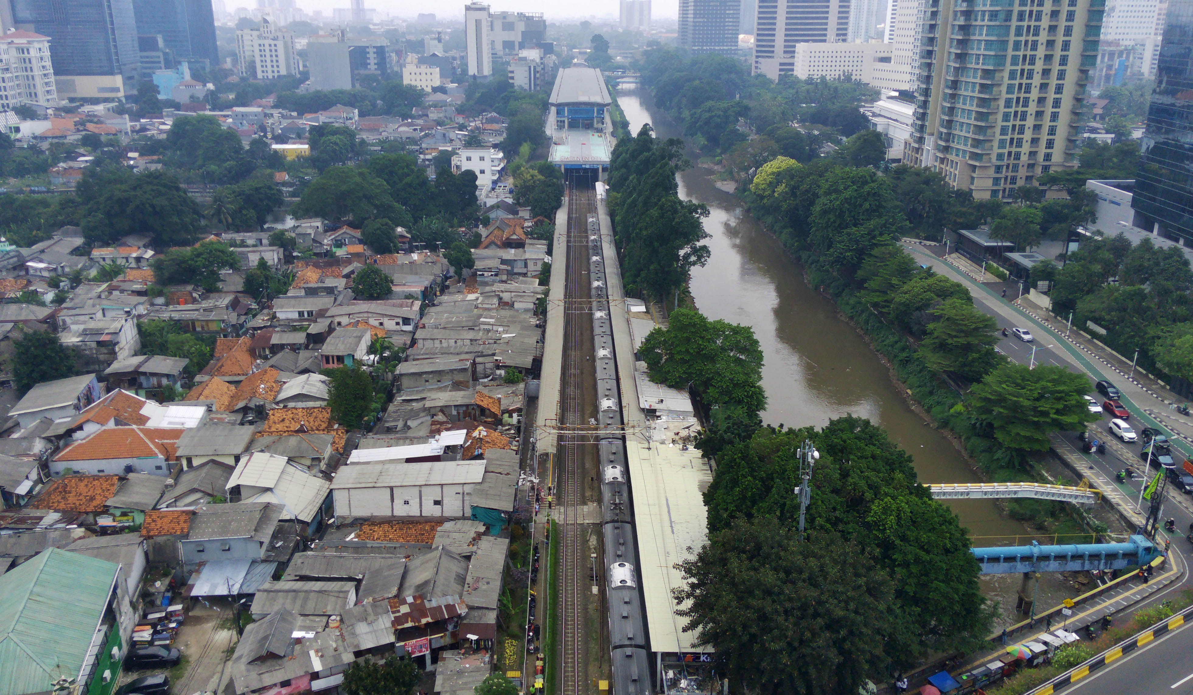 Foto udara Stasiun Karet dan BNI City. (Agus Priatna/SinPo.id)