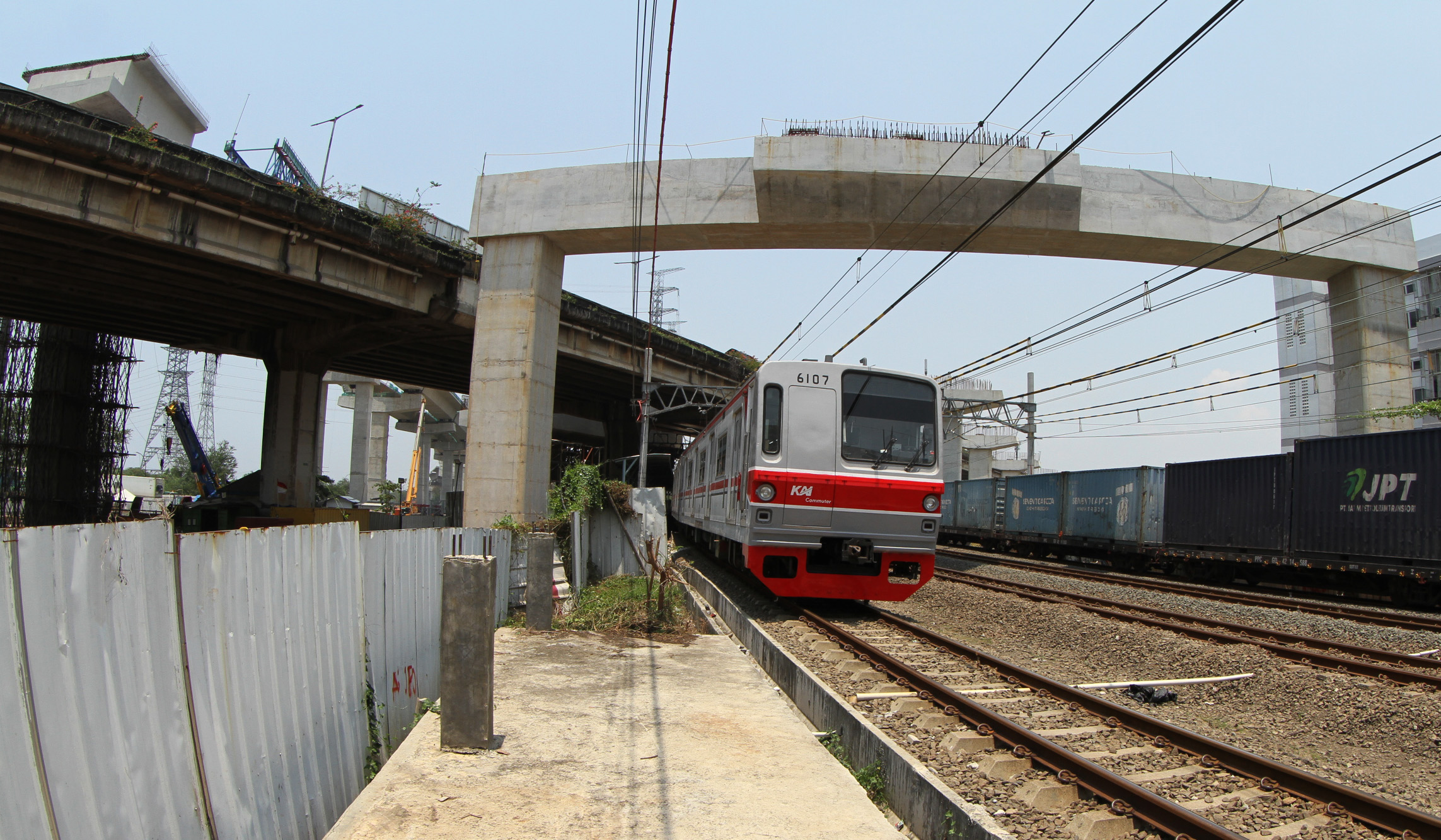 Stasiun JIS, Jakarta. (Agus Priatna/SinPo.id)