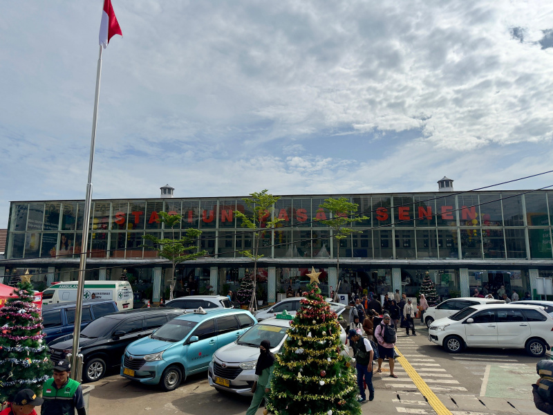 Stasiun Pasar Senen masih dipadati penumpang libur bersama Natal dan Tahun Baru (Ashar/SinPo.id)