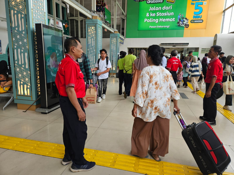 Stasiun Pasar Senen masih dipadati penumpang libur bersama Natal dan Tahun Baru (Ashar/SinPo.id)